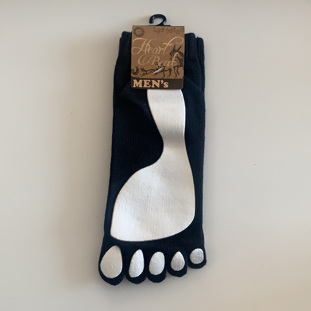 NWT Heart Beat Mens Leg Wear Foot Print Socks